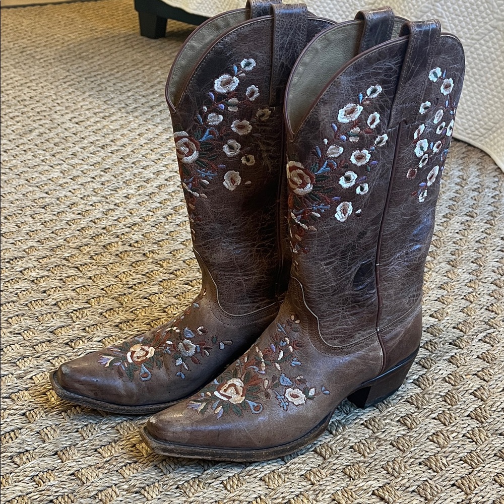 Shyanne Brown Floral Embroidered Women’s Western Boots